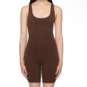 SKIMS OUTDOOR MID THIGH ONESIE COCOA SMALL